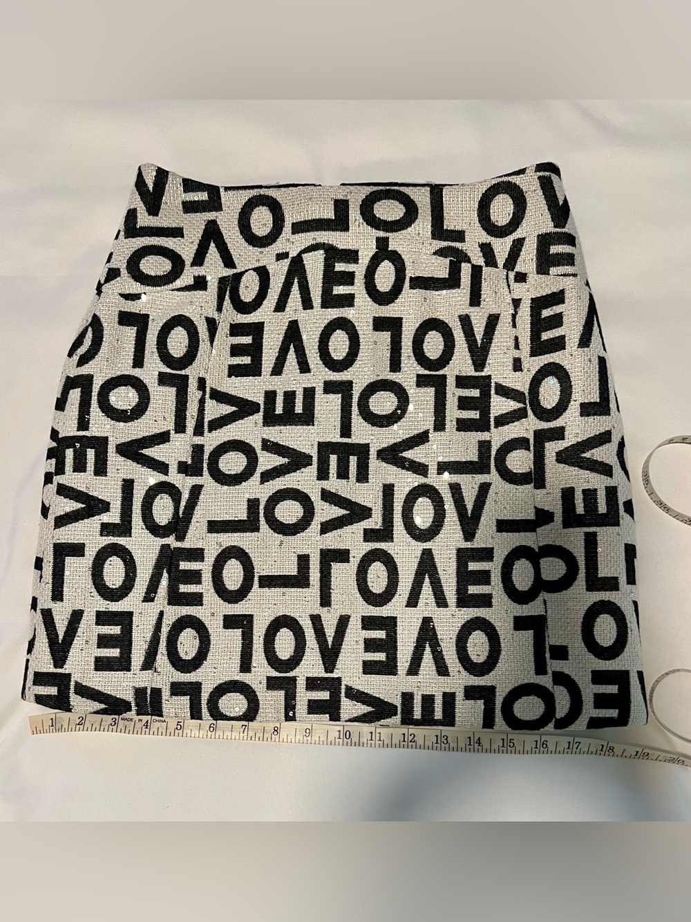 Alice + Olivia Black and Ivory White LOVE Logo-Print Mini Skirt - Picture 14 of 14
